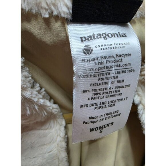 Patagonia Cream Faux Fur Womens Jacket Size S Lined Soft Texture Button Closure - Picture 15 of 16